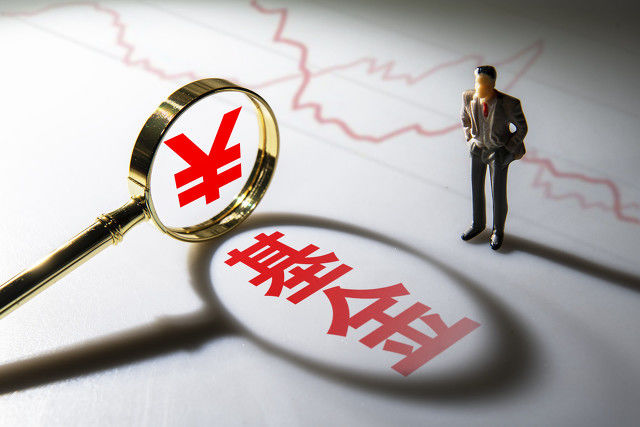 基金的资产配置策略如何应对经济环境的变化？