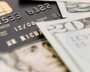 如何通过银行的资本市场服务进行投资？