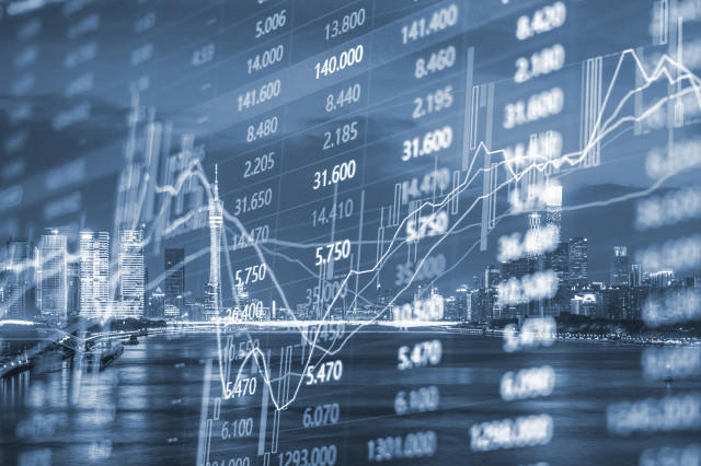 期货市场中的交易策略如何进行优化与调整？